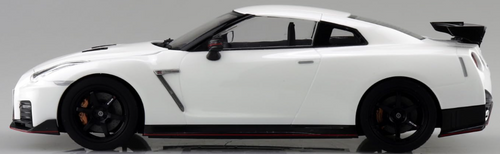 AOSHIMA 1/24 The Snap Car No.05-BW Nissan R35 GT-R NISMO 2017 (Brilliant White Pearl) - JDM Snap-Fit Model Kit